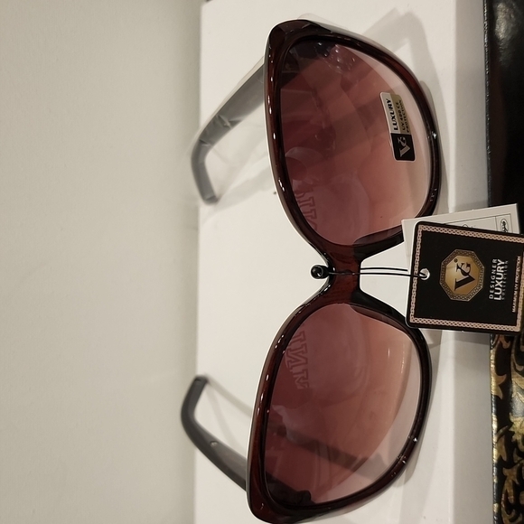 Designer sunglasses - Picture 2 of 8